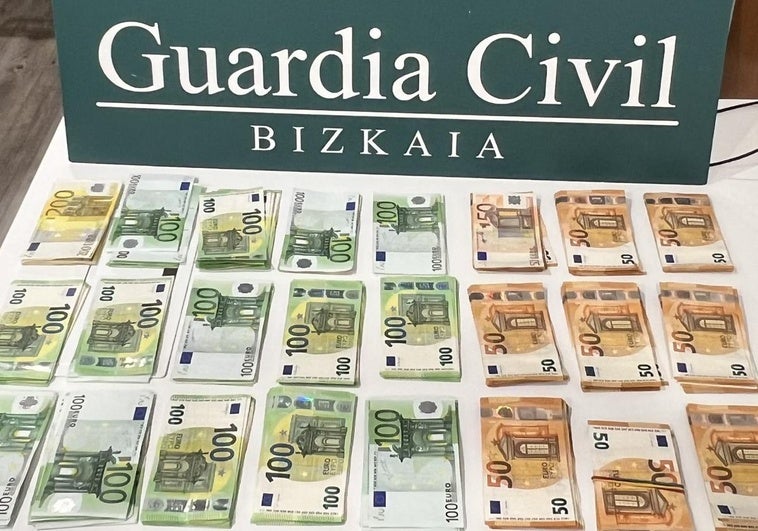 La Guardia Civil incauta 24.100 euros en billetes a un pasajero en el aeropuerto de Loiu